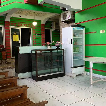 Oyo 93770 Pondom Danu 77 Hotel Kendari Luaran gambar