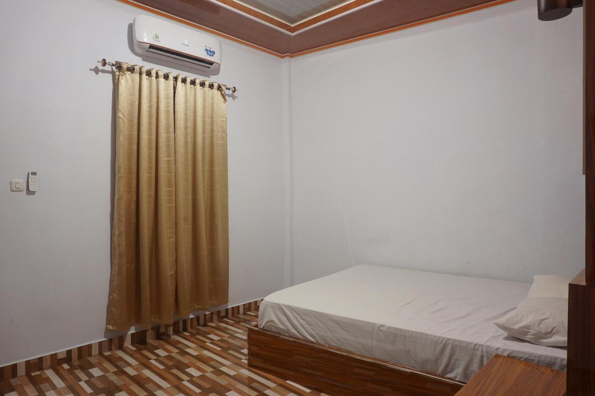 Oyo 93770 Pondom Danu 77 Hotel Kendari Luaran gambar