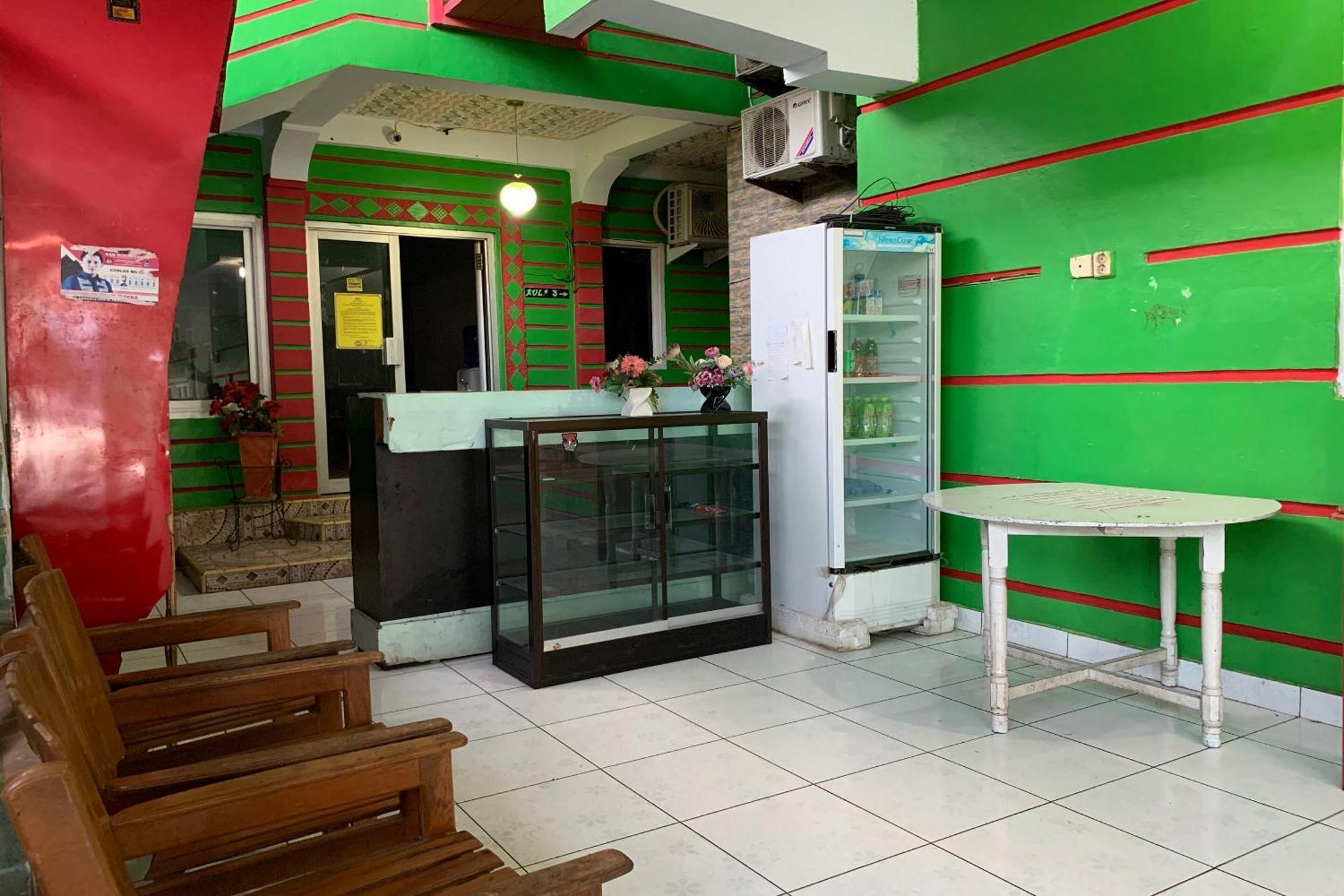 Oyo 93770 Pondom Danu 77 Hotel Kendari Luaran gambar