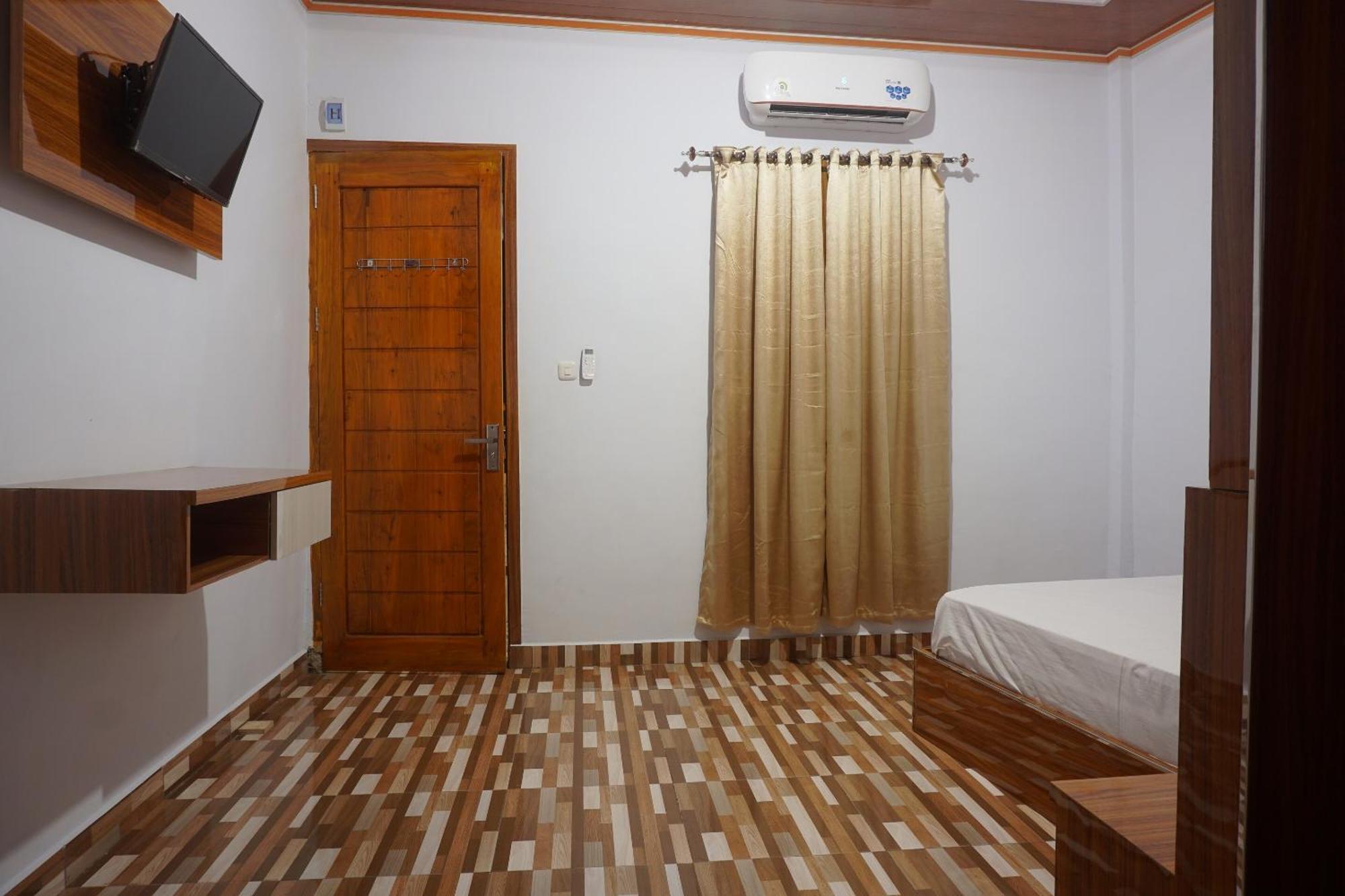 Oyo 93770 Pondom Danu 77 Hotel Kendari Luaran gambar